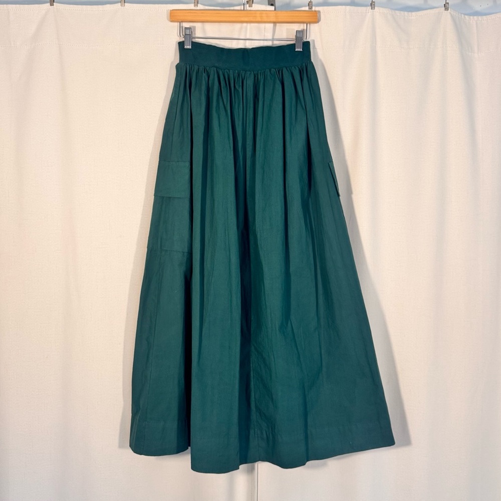 Stateside Structured Poplin Cargo Midi Skirt in Green - Picture 4 of 7